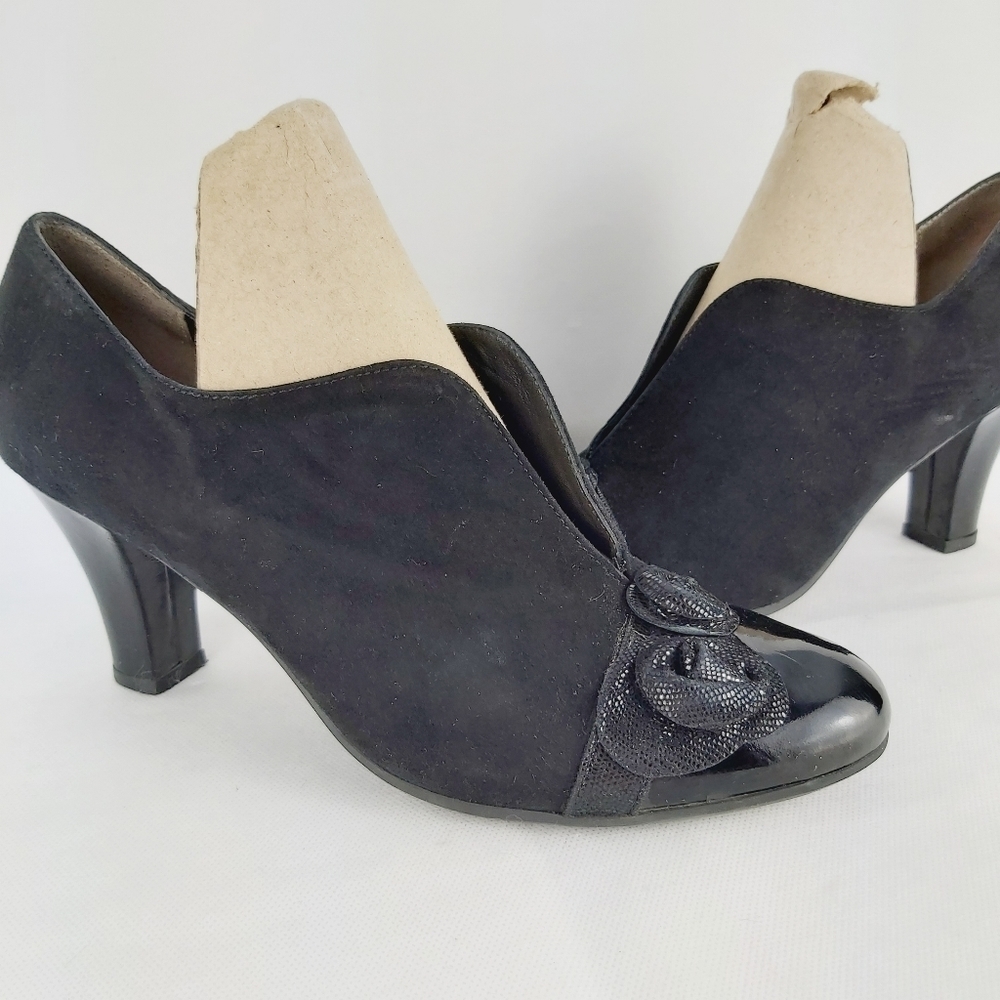 𝅺BeautiFeel suede heeled shoes size 38 Made in Israel vintage style ankle shoes